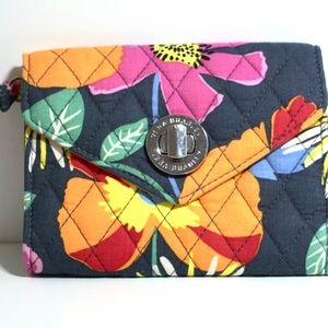 VERA BRADLEY “Your Turn” Smartphone Wristlet JAZZY BLOOMS Turn Lock